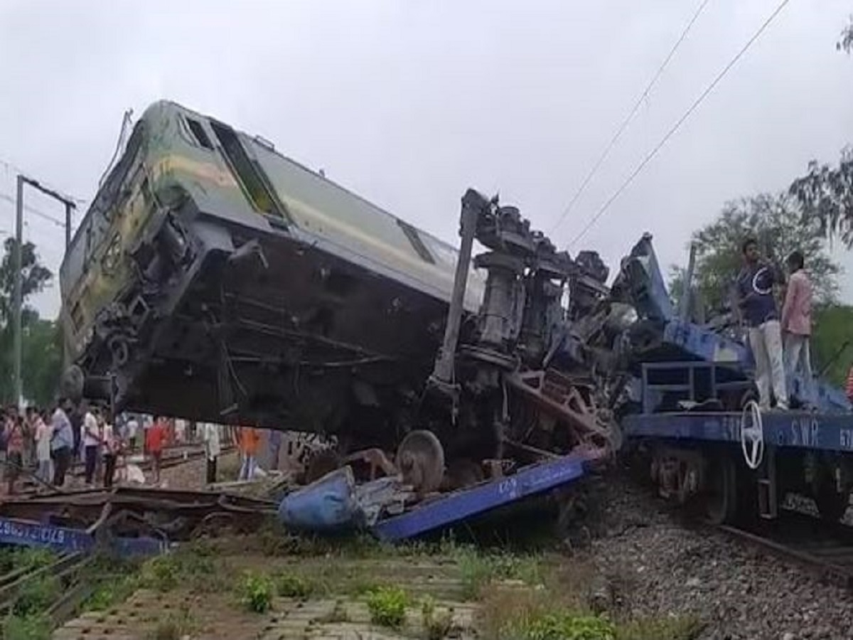 Train Accident: ଟ୍ରେନ୍ ଦୁର୍ଘଟଣା, ରେଳ ଲାଇନ ଉପରକୁ ଓଲଟିଲା ୧୨ଟି ବଗି Train Accident: ଟ୍ରେନ୍ ଦୁର୍ଘଟଣା, ରେଳ ଲାଇନ ଉପରକୁ ଓଲଟିଲା ୧୨ଟି ବଗି
