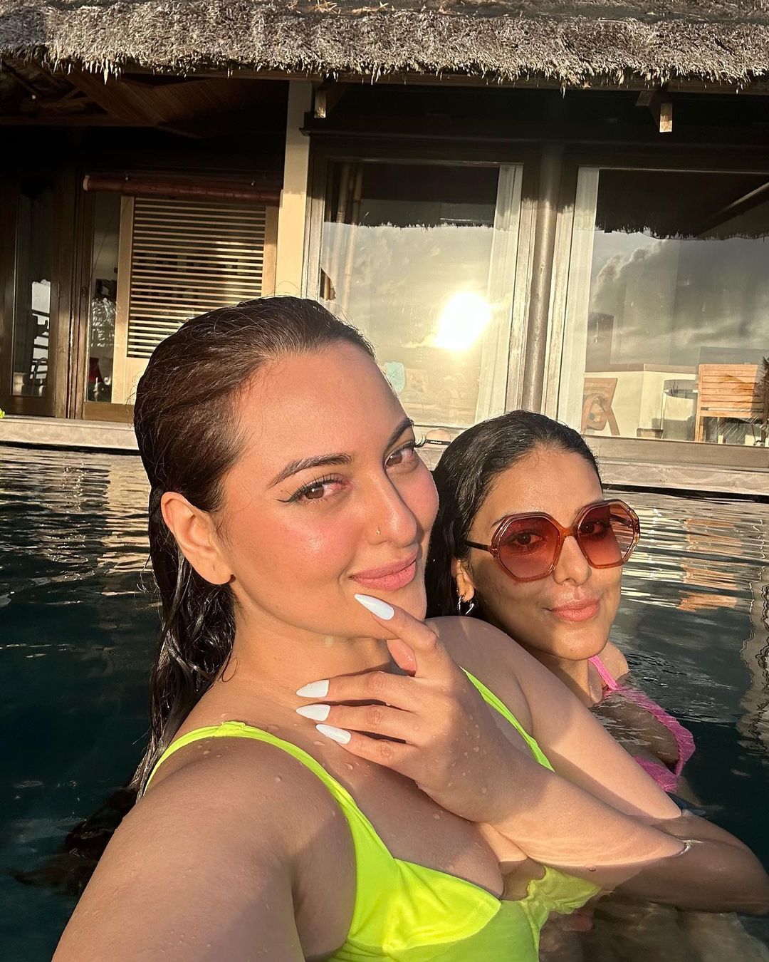 Sonakshi Sinha Shares Beautiful Vacation Photos With Her Friends See Pictures Sonakshi Sinha