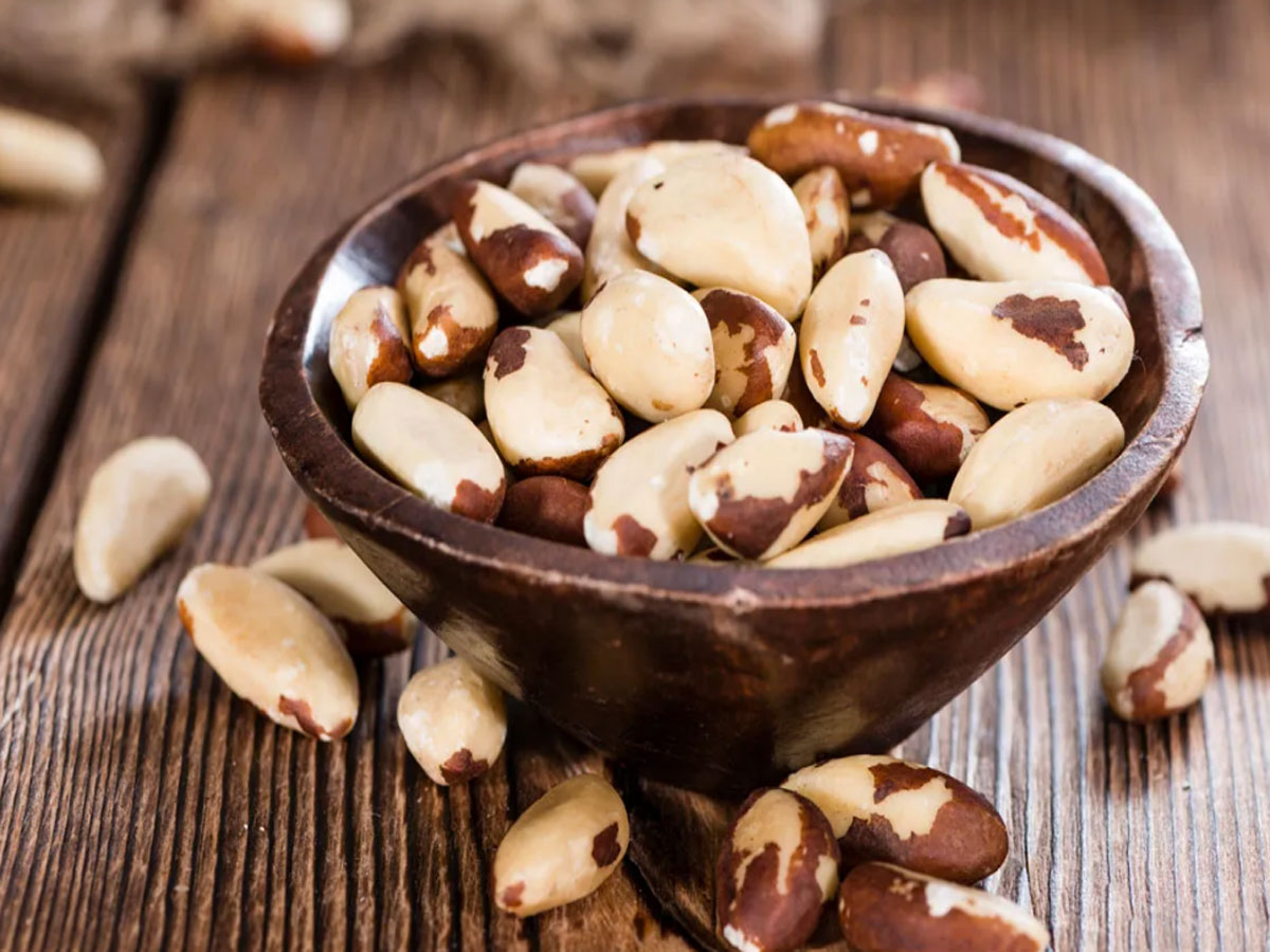  Nuts For Hair Growth:  बालों को लंबा, चमकदार और मजबूत बनाने के लिए न्यूट्रिशनिस्ट ने बताया कि आप 3 चीजें खाने से बालों को लंबा कर सकते हैं।