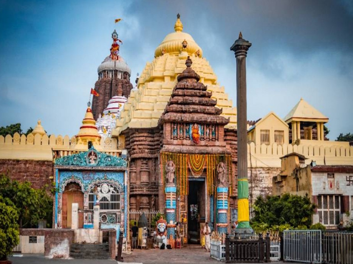 Puri News: ପୁଣି ଶ୍ରୀମନ୍ଦିର ଭିତର ଭିଡ଼ିଓ ଭାଇରାଲ, ରିଲ୍ସ ବନାଇ ଇନଷ୍ଟାଗ୍ରାମରେ ଅପଲୋଡ଼ କଲେ ଯୁବକ Puri News: ପୁଣି ଶ୍ରୀମନ୍ଦିର ଭିତର ଭିଡ଼ିଓ ଭାଇରାଲ, ରିଲ୍ସ ବନାଇ ଇନଷ୍ଟାଗ୍ରାମରେ ଅପଲୋଡ଼ କଲେ ଯୁବକ