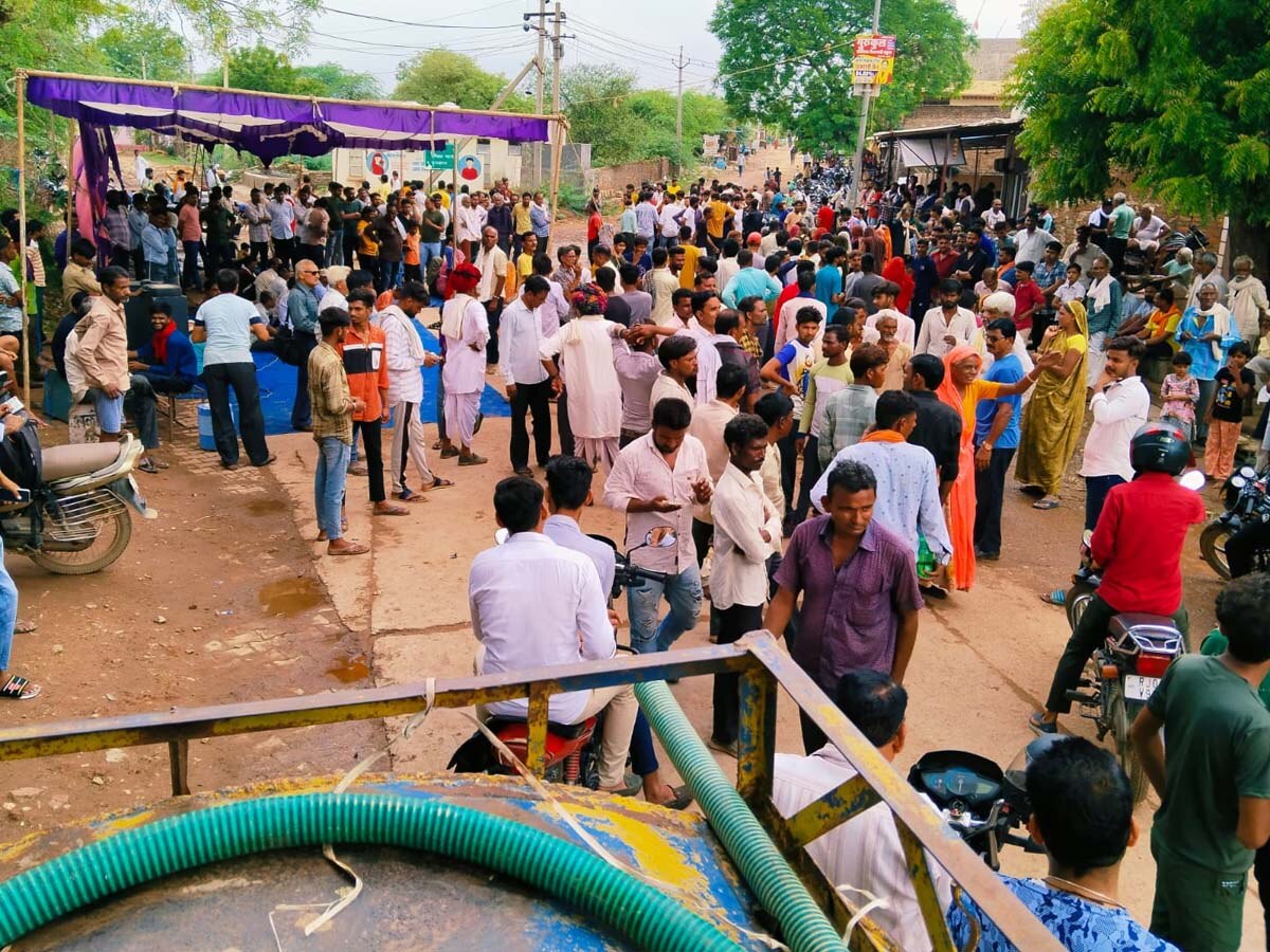 Bundi News: बाणगंगा दलेलपुरा में सड़क निर्माण को लेकर आंदोलन, 50 गांव के लोग में गुस्सा