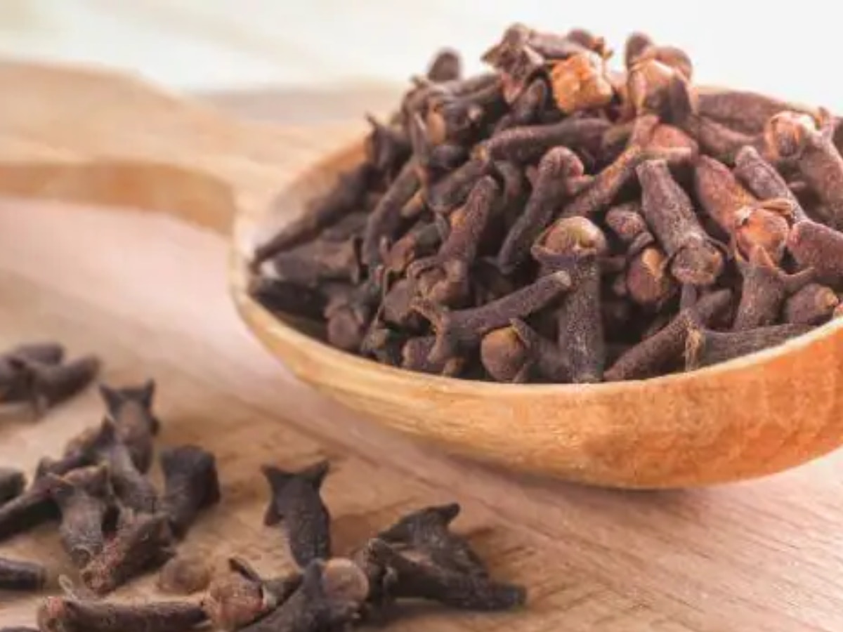 Benefits of Cloves men should eat 2 laung daily it helps reduce sexual
