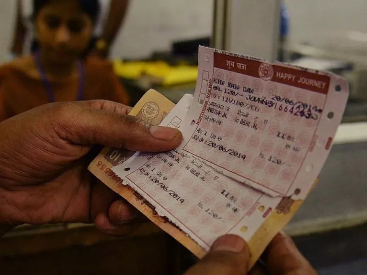 Train में सफर करने वाले जान लें क्या है आखिर E-Ticket और I-Ticket? 