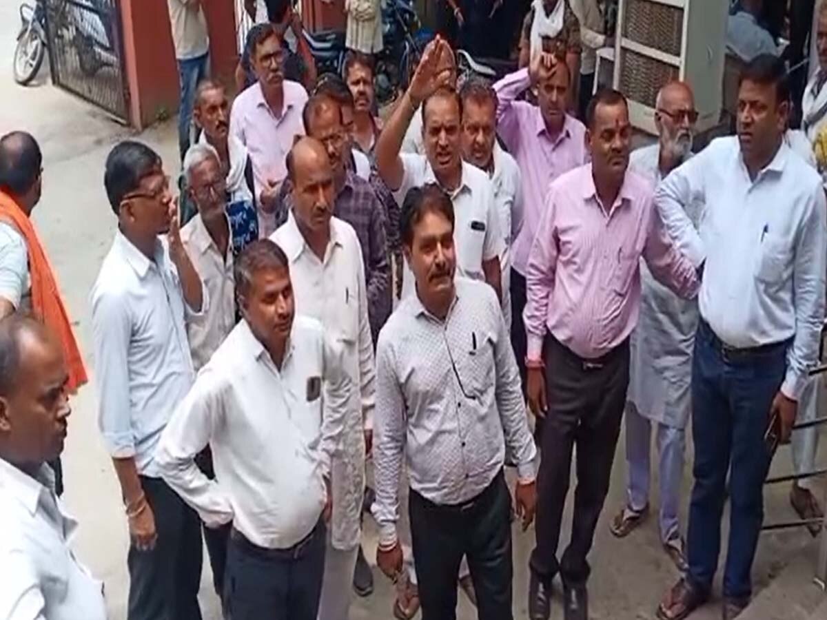 Bhilwara: समग्र हिंदू समाज ने अवैध अतिक्रमण पर जताया विरोध, तहसीलदार के नाम सीएम को सौंपा ज्ञापन