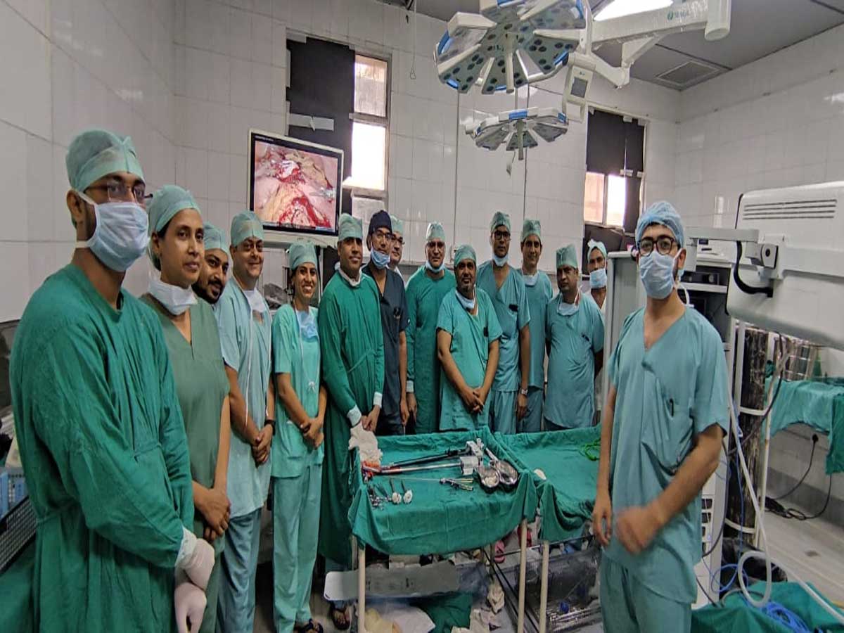Jaipur Successful operation of three patients by robotic surgery in SMS