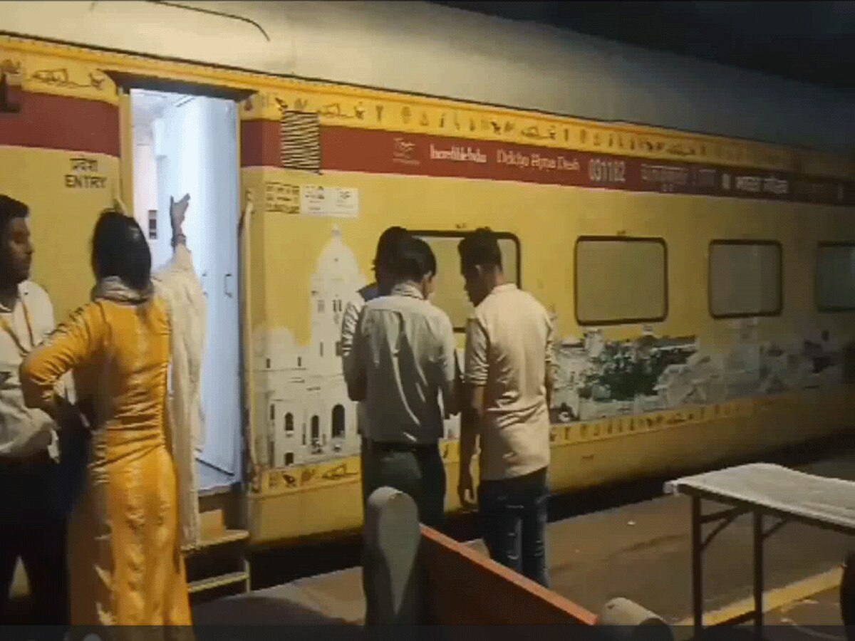 Delhi Tirth Yatra Train: 6 महीने बाद शुरू हुई मुख्यमंत्री तीर्थ यात्रा, 600 यात्रियों को लेकर द्वारकाधीश के लिए हुई रवाना ट्रेन