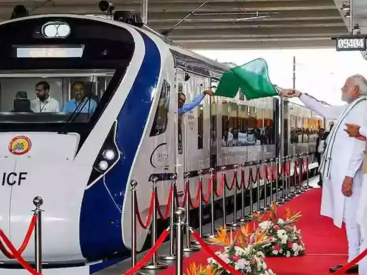 Indian Railways pm modi flag off five vande bharat express in bhopal | Indian Railways: पीएम मोदी ने 5 वंदे भारत को द‍िखाई हरी झंडी, देश में इतनी हुईं सेमी हाई स्‍पीड ट्रेनें