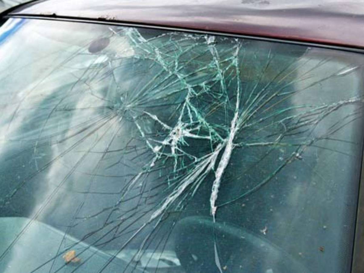 Car Windshield अचानक न हो जाए क्रैक, गलती से भी मत करना ये 3 Mistake