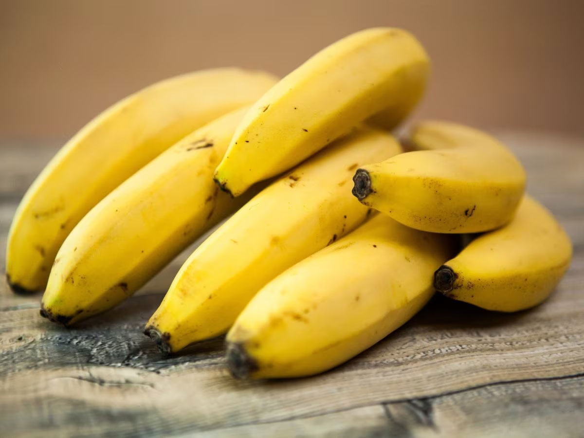 health news eating Banana benefits empty stomach daily khali pet kele khane  ke fayde | रोज सुबह उठकर खाली पेट खाएं केवल 2 केले, शरीर से निकाल फेंकेंगे  ये बड़ी बीमारियां | Hindi News,