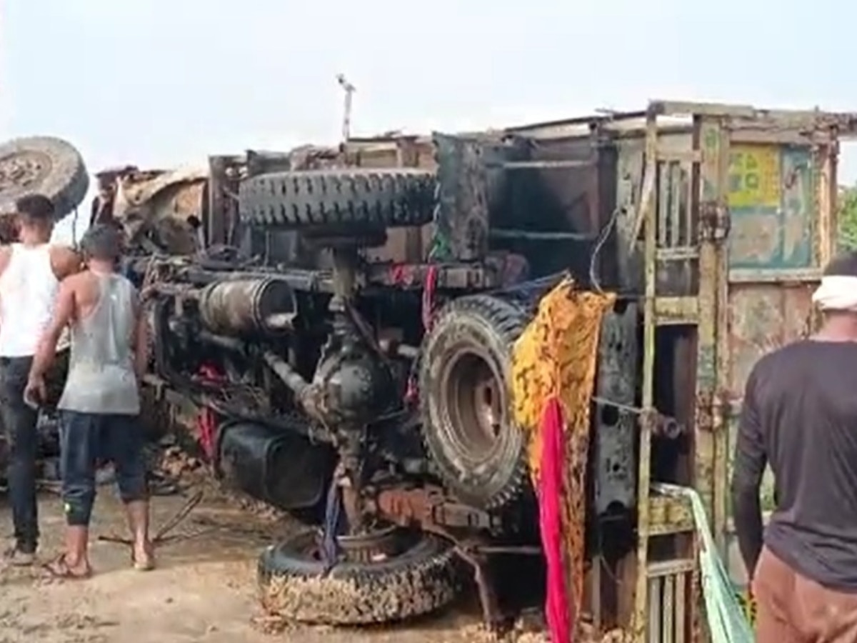 Datia Big Accident: दतिया में हुआ बड़ा सड़क हादसा! एक दर्जन लोगों की मौत संभावना, कई घायल