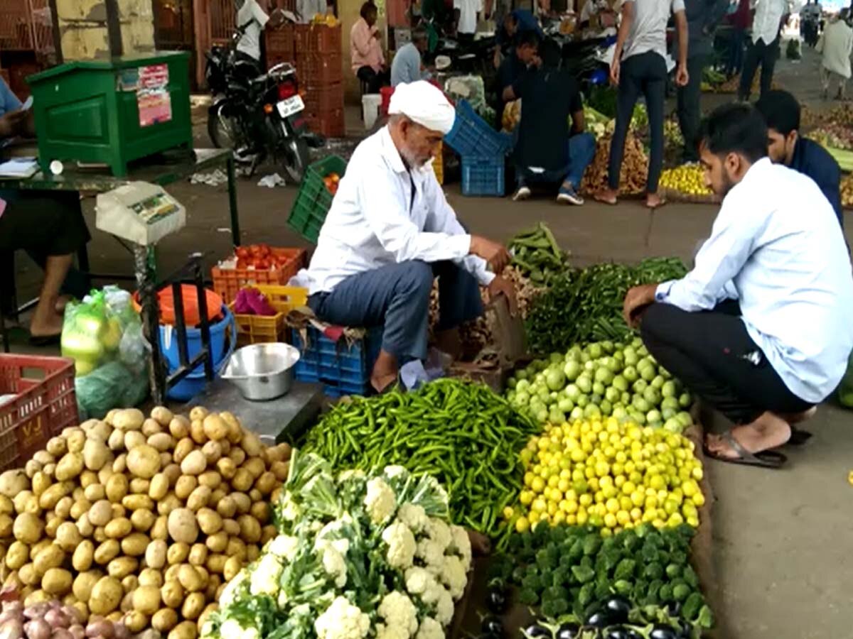 राजस्थान में सब्जियों के बढ़ते दामों ने बिगाड़ा रसोई का बजट, चौमूं में टमाटर 70 रुपए किलो