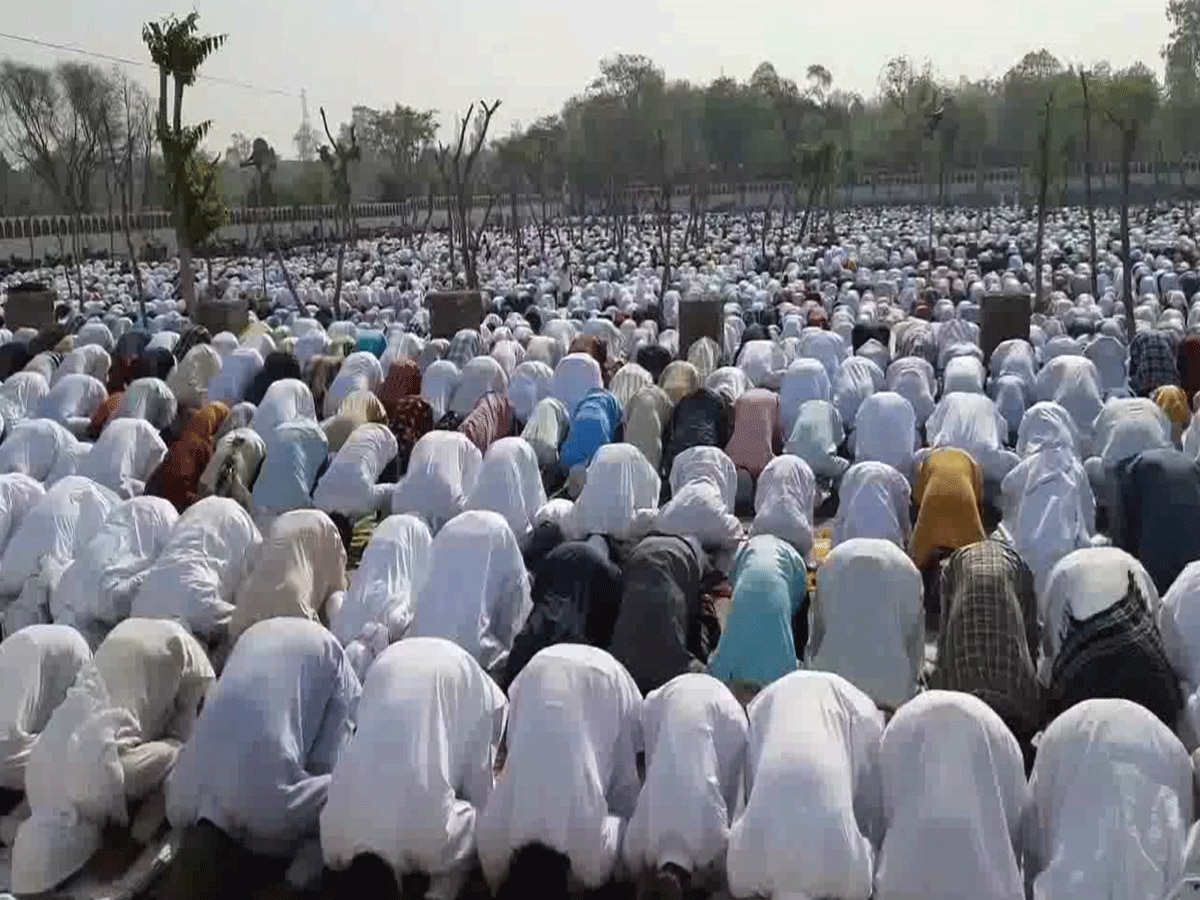 Bakrid 2023: हिंदू समुदाय के लोगों ने इस अंदाज में दी ईद की मुबारकबाद, देशभर में अदा की गई ईद-उल-अजहा की नमाज