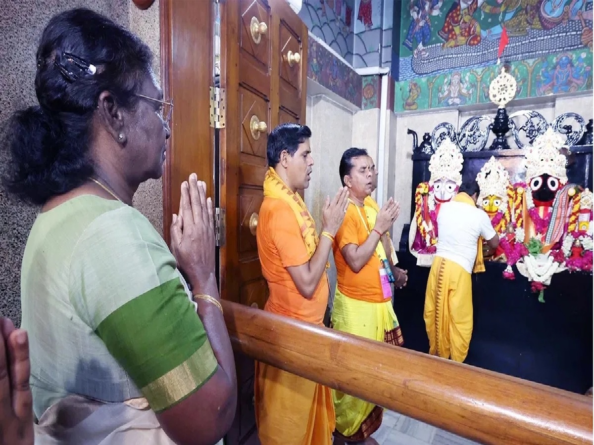 Fact Check: जगन्नाथ मंदिर में राष्ट्रपति को नहीं मिली पूजा करने की अनुमति! सामने आई वायरल तस्वीर की सच्चाई