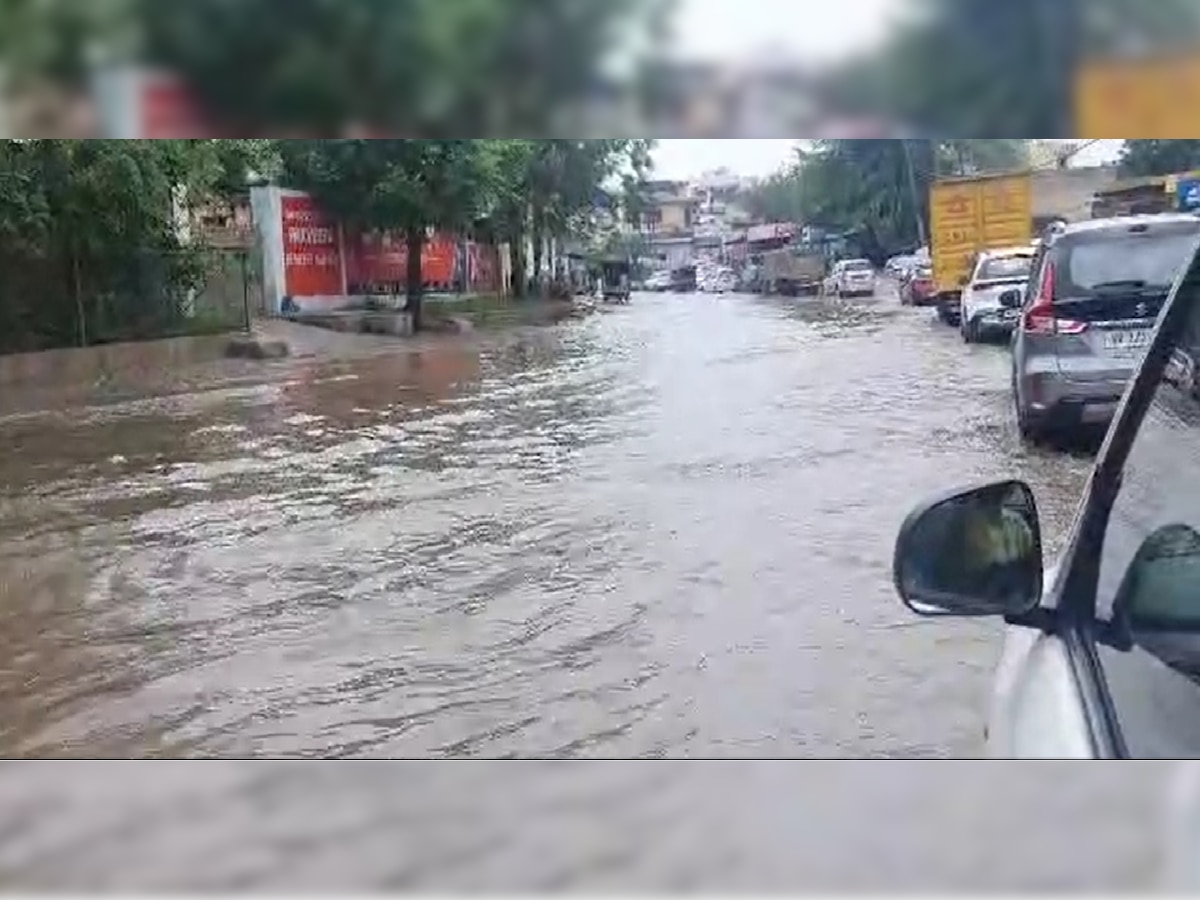 Gurugram News: हर बार की वही कहानी, बारिश के बाद फिर साइबर सिटी की सड़कें बनीं तालाब