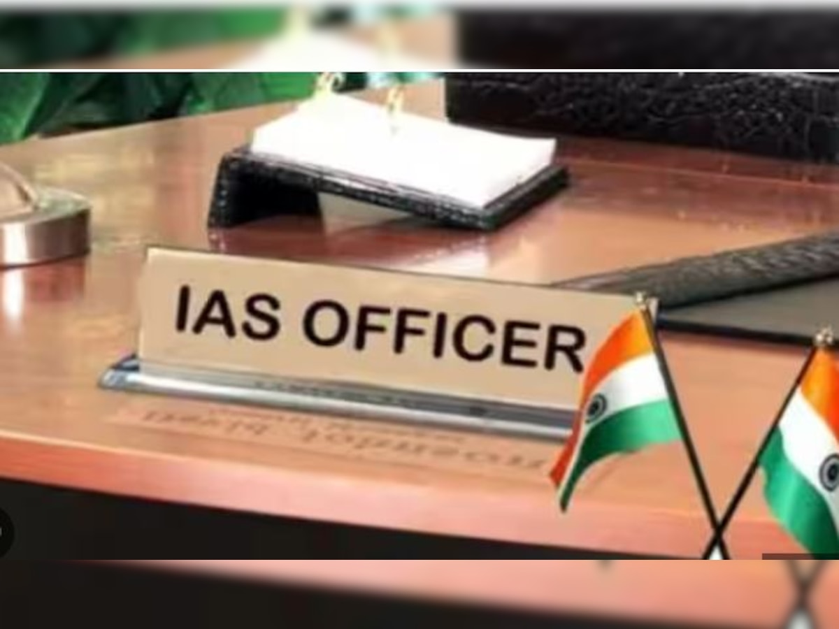 यूपी में कई IAS अधिकारियों के तबादले, बालकृष्ण त्रिपाठी विशेष सचिव माध्यमिक शिक्षा बने