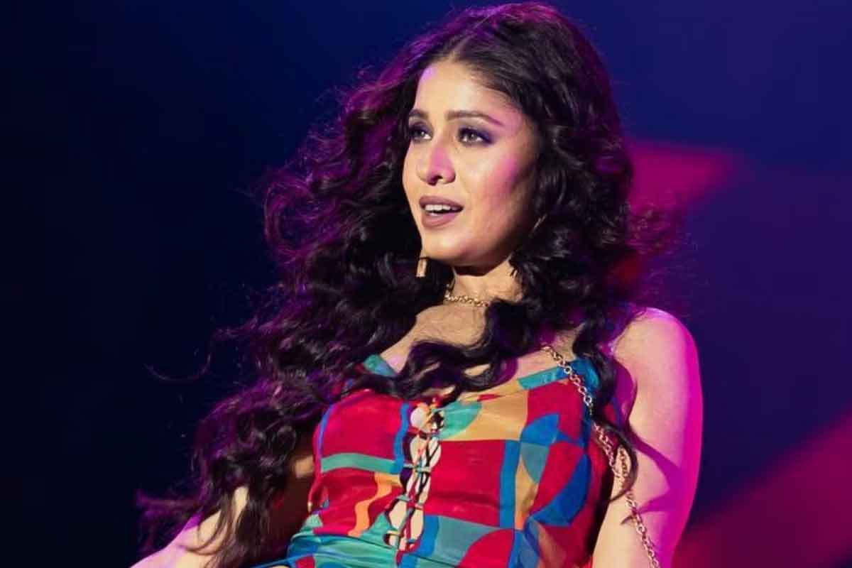 सुनिधि चौहान लेती है 22 लाख रूपए तक फीस
