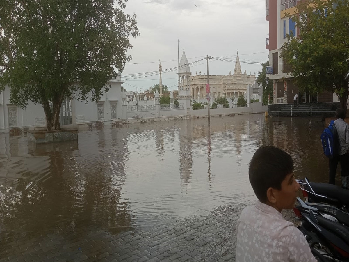 Nagaur Weather: लाडनूं में एक घंटे तक लगातार हुई भारी बारिश, बस स्टैंड पर भरा 3 फीट पानी