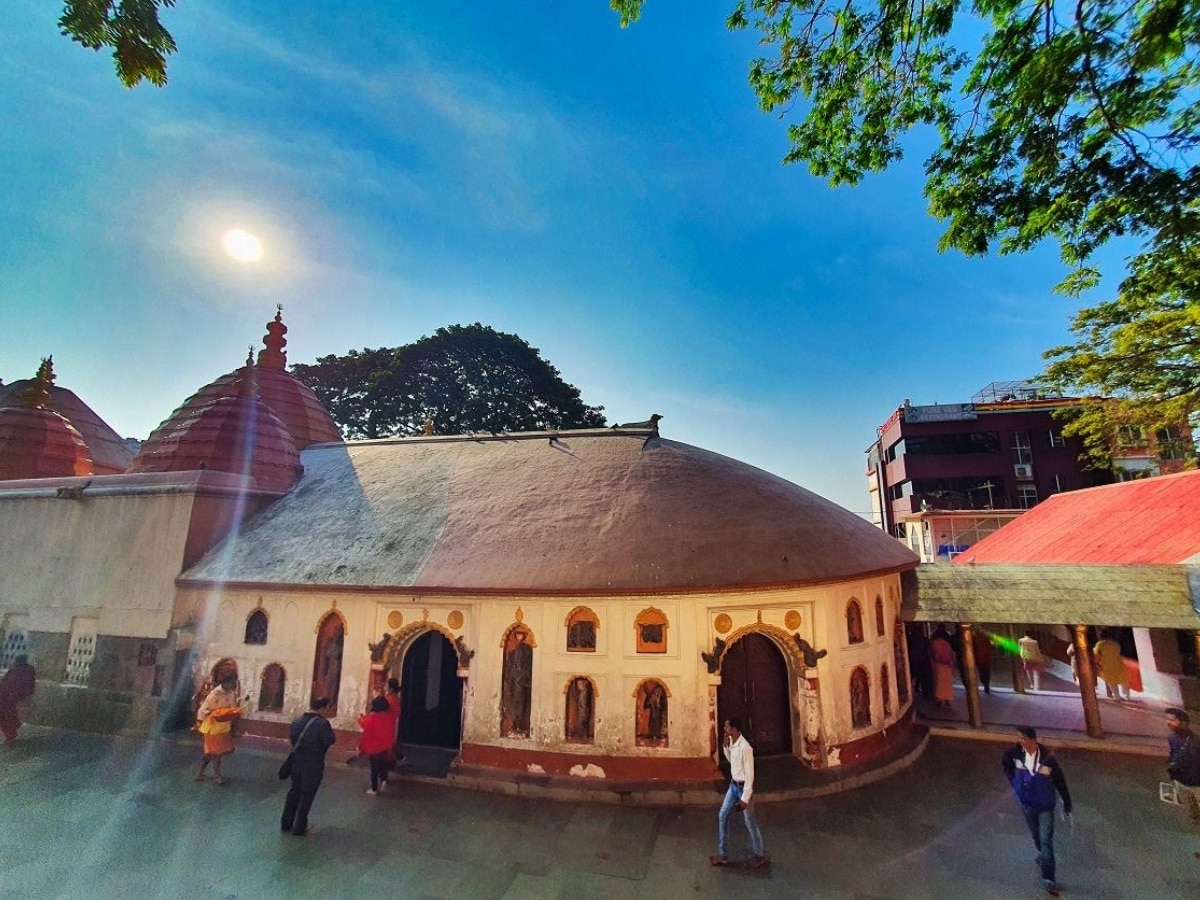 कामाख्या देवी मंदिर, जहां वर्जित है पुरूषों की एंट्री  