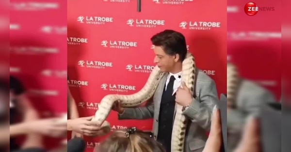shah rukh khan wraps a python around his neck during his motivational ...