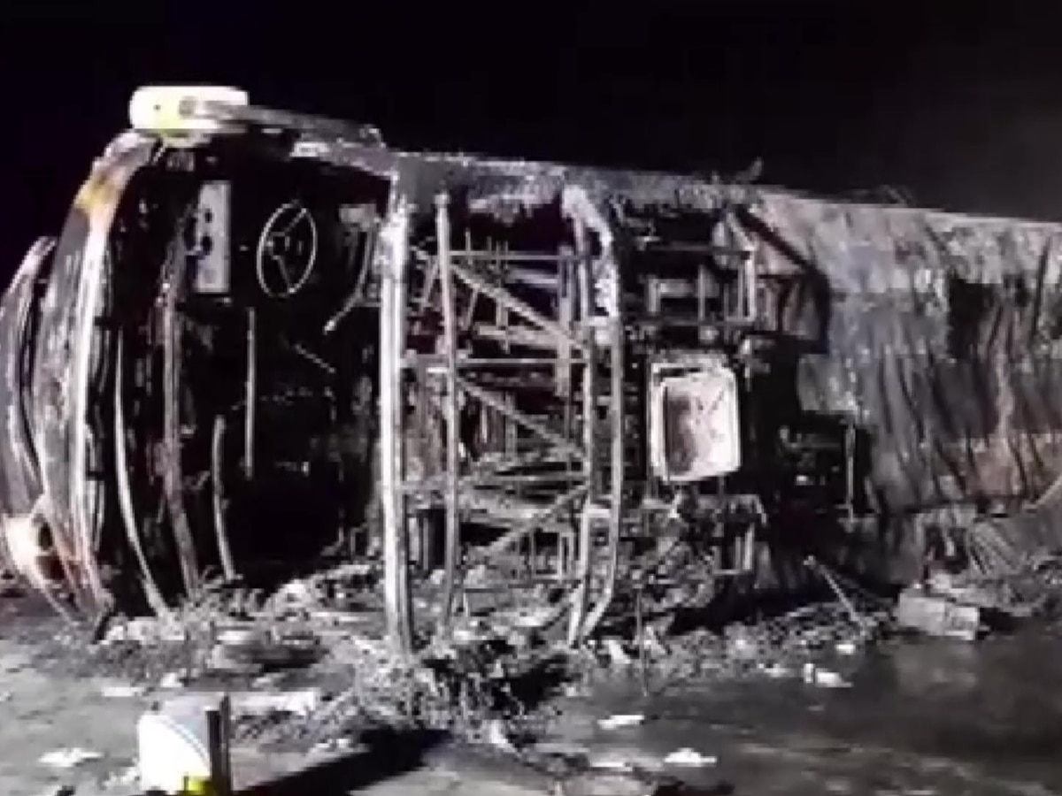 महाराष्ट्र में भीषण हादसा, आग का गोला बनी बस में जलकर 25 यात्रियों की मौत