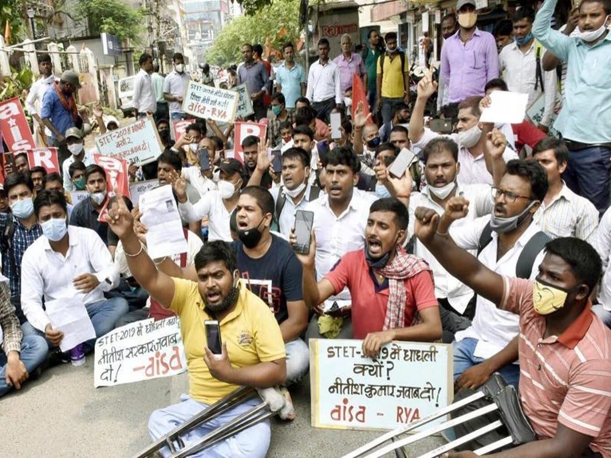 Bihar Teacher Protest: शिक्षक अभ्यर्थियों पर पुलिस का लाठीचार्ज, राजभवन कूच के दौरान सड़क पर संग्राम