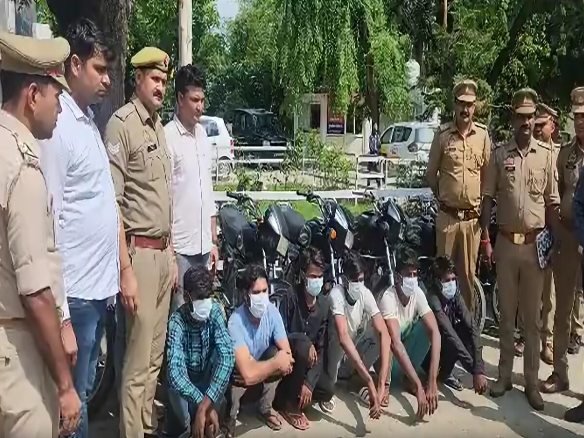 Noida Crime: मास्टर चाबी से करते थे चोरी, पुलिस ने 6 को किया गिरफ्तार, चेकिंग देख बाईक में लगाई आग