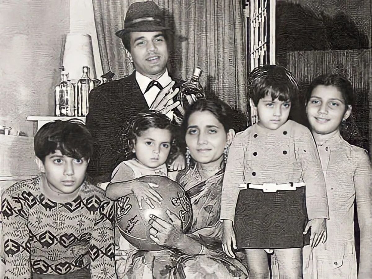 Bollywood actor Dharmendra Family (फाइल फोटो) 