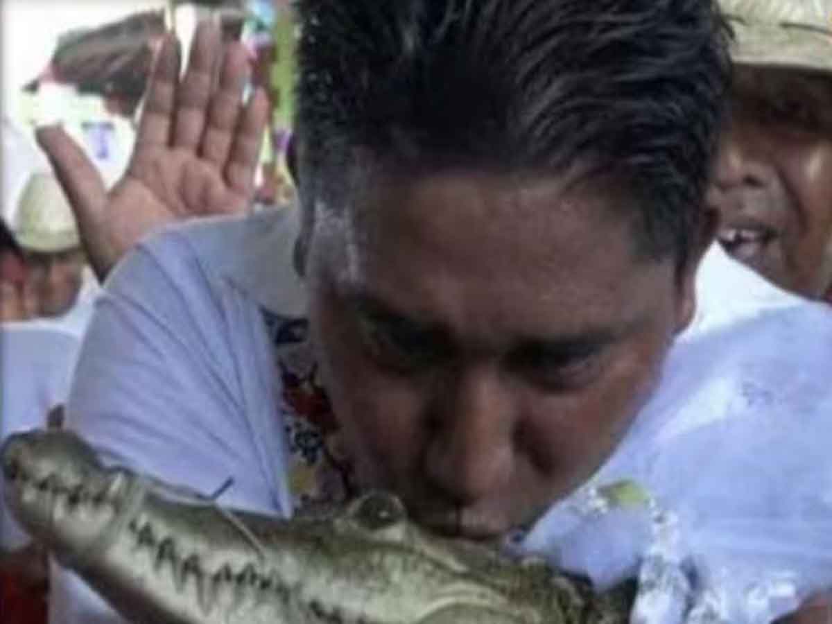 mexico-mayor-marries-crocodile-says-we-love-each-other