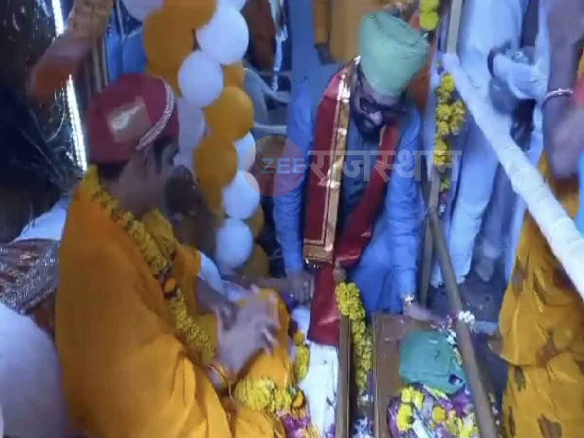 आसपुर में गुरु पूर्णिमा पर साबला हरि मंदिर में  भक्तों की भीड़, सिंचाई मंत्री मालवीया ने लिया गुरू का आशीर्वाद