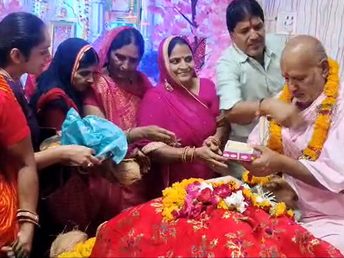 Pratapgarh News: बड़े उत्साह और श्रद्धा के साथ मनाया जा रहा गुरु पूर्णिमा का पर्व 