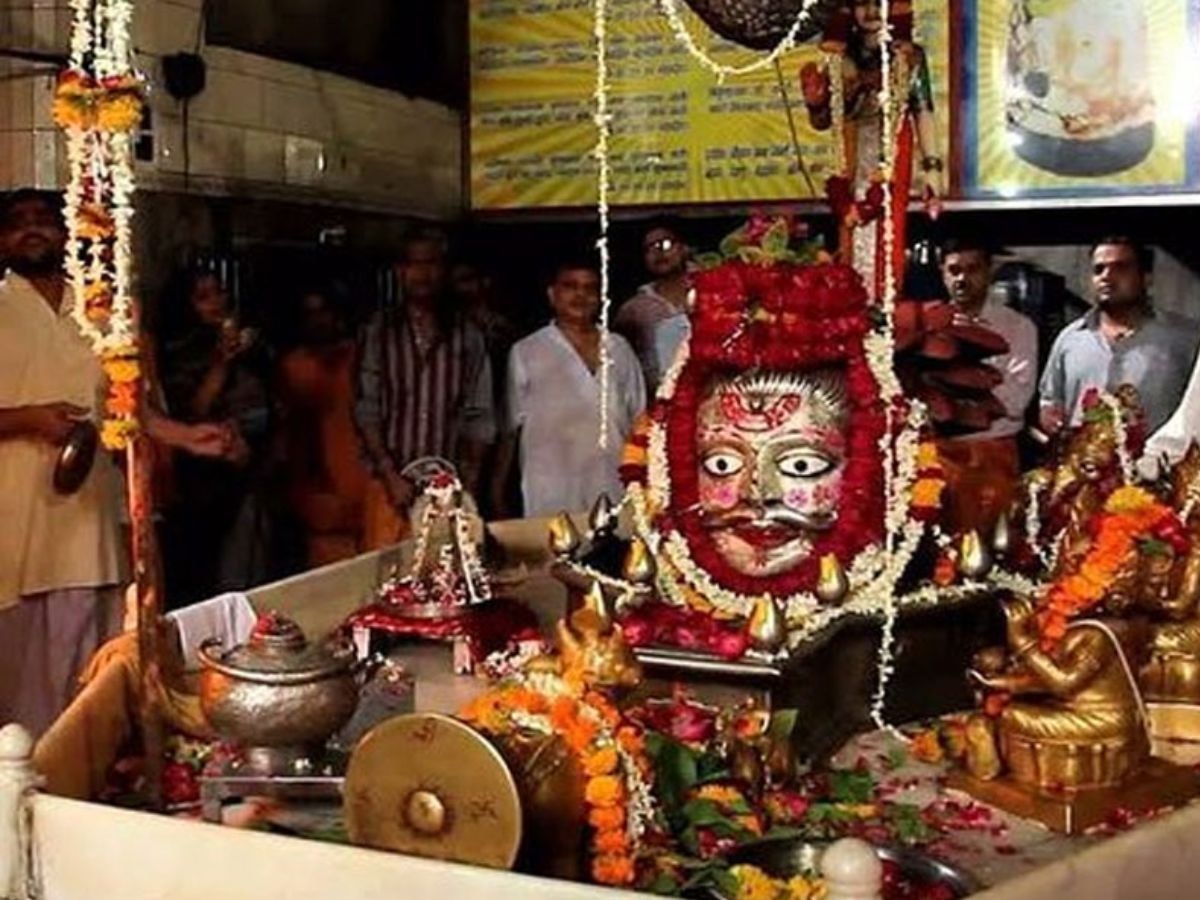 Prayagraj News: सावन पर शिवभक्तों के लिए तैयार मनकामेश्वर मंदिर, बाबा भोलेनाथ के दर्शन को उमड़ रही भीड़