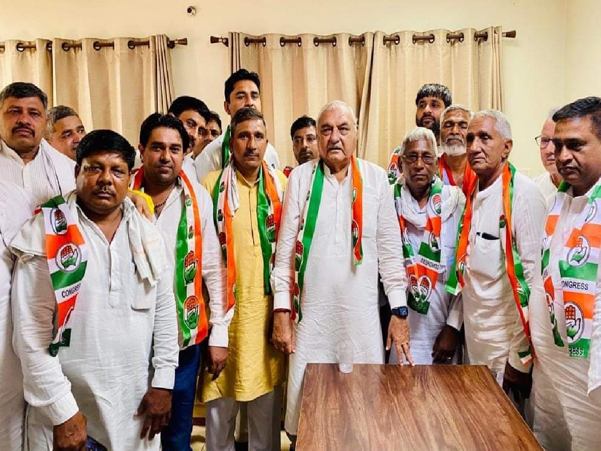 Rohtak News: BJP-JJP के दर्जनभर नेताओं ने थामा कांग्रेस का हाथ, हुड्डा बोले- कल्याणकारी सरकार बनाना चाहती है जनता Rohtak News: BJP-JJP के दर्जनभर नेताओं ने थामा कांग्रेस का हाथ, हुड्डा बोले- कल्याणकारी सरकार बनाना चाहती है जनता