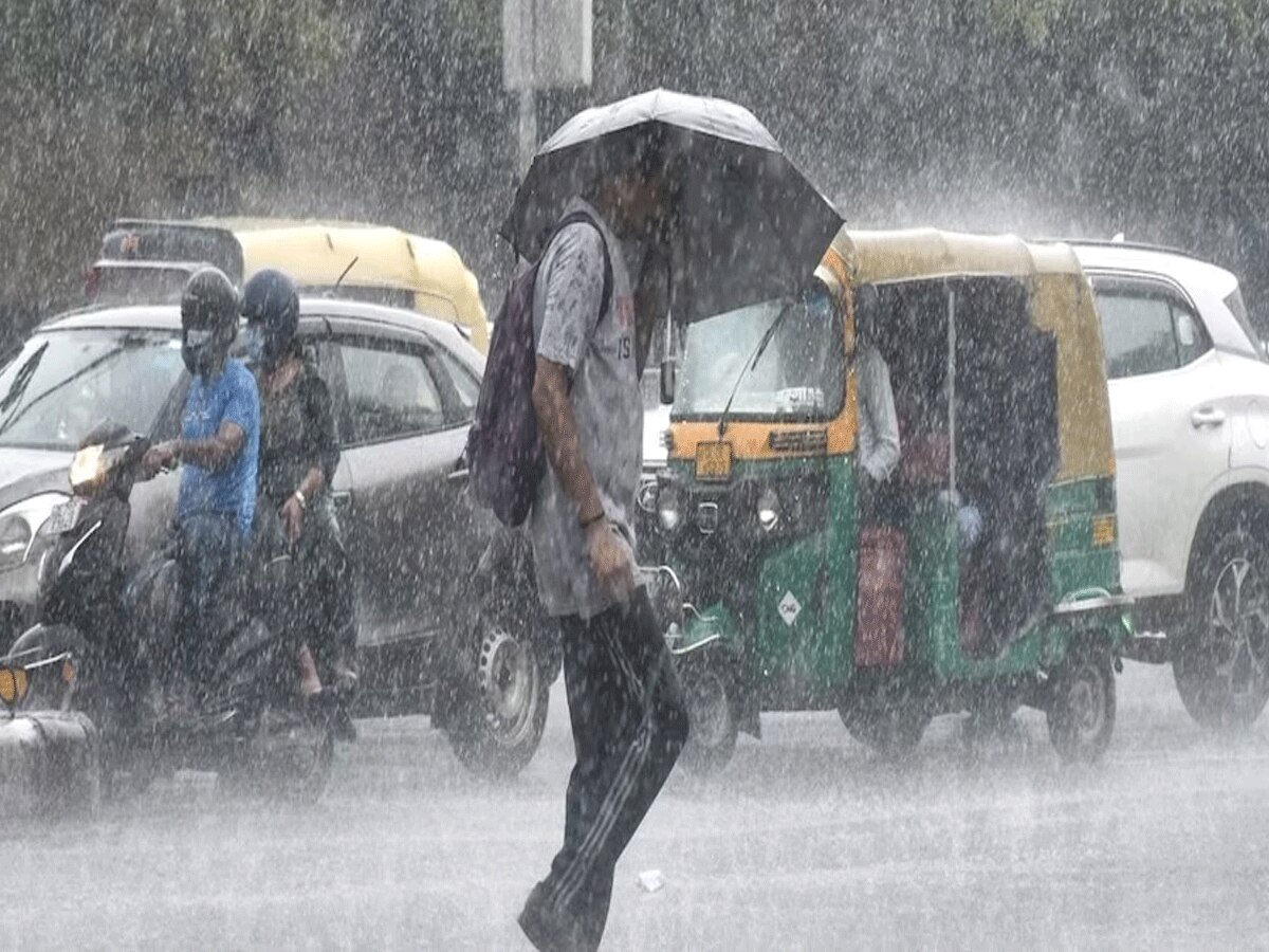 Weather Update: असम-गुजरात में बारिश से हाल बेहाल, दिल्ली सहित इन राज्यों में होगी बारिश