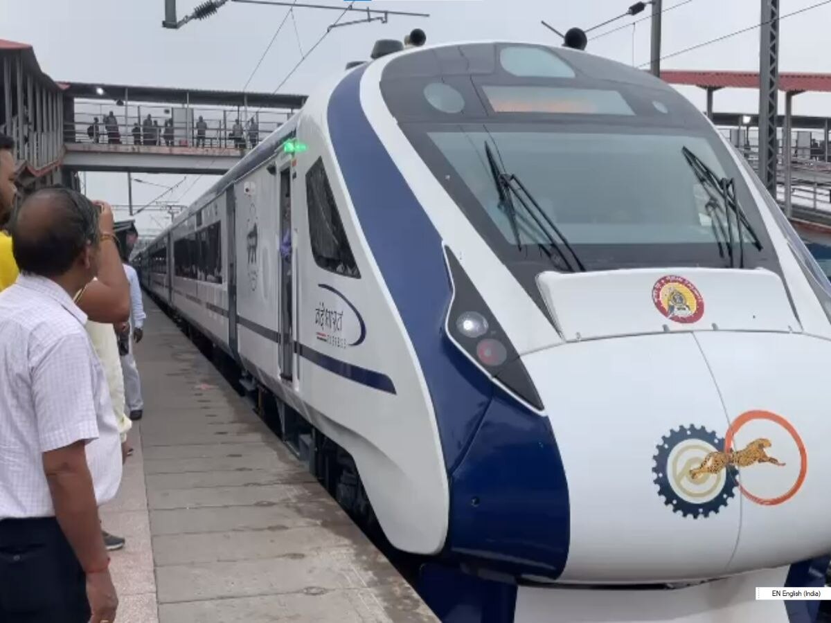 Vande Bharat Express Train Photo