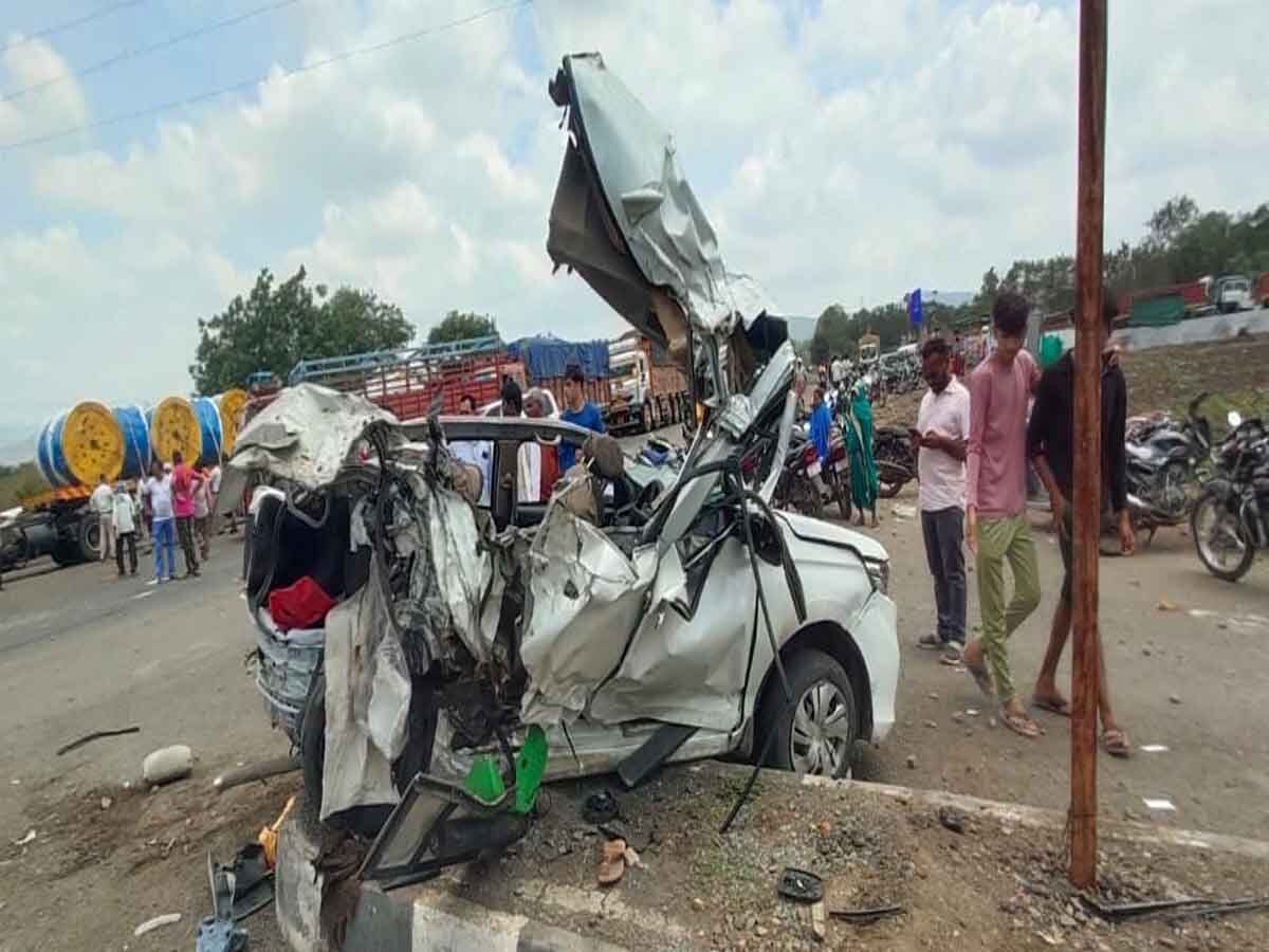 Maharashtra Road Acciden: महाराष्‍ट्र के धुले में भीषण सड़क हादसा, 10 लोगों की मौत, 20 से अधिक घायल  