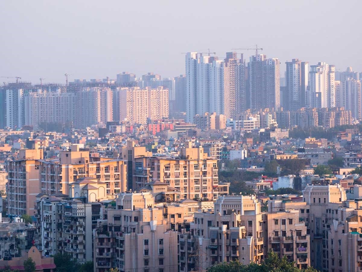 Housing Space: दिल्ली समेत 8 शहरों में घरों की बिक्री घटी, ऑफिस स्पेस की बढ़ी मांग
