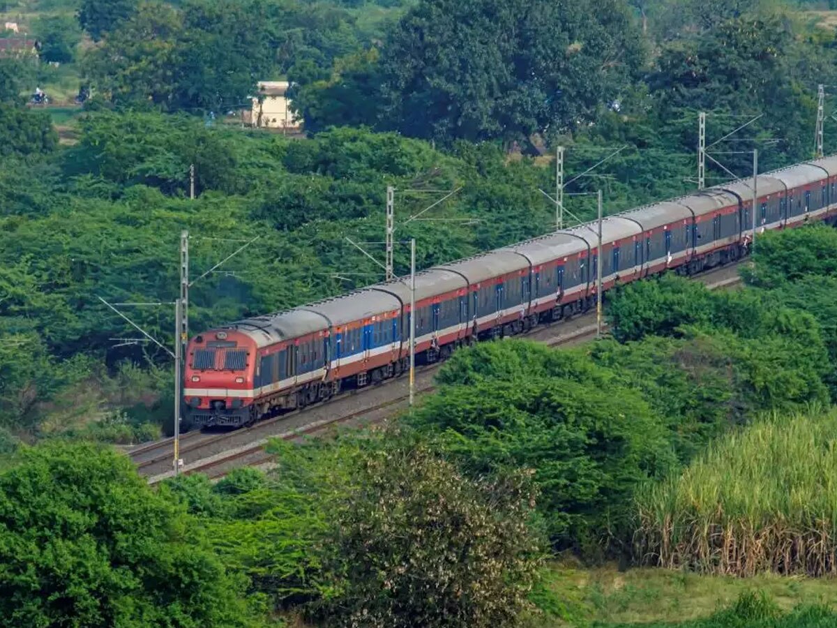 Indian Railways: एक ट्रैक पर ट्रेनों के बीच की दूरी कैसे पता लगाते हैं लोको पायलट? हैरान करने वाला फैक्‍ट