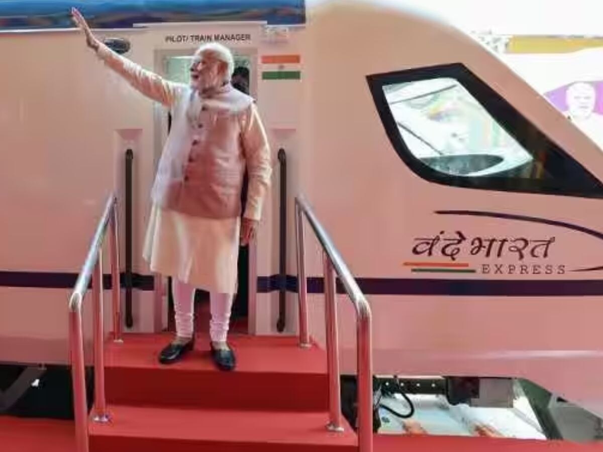 PM Modi flagged off Vande Bharat Train