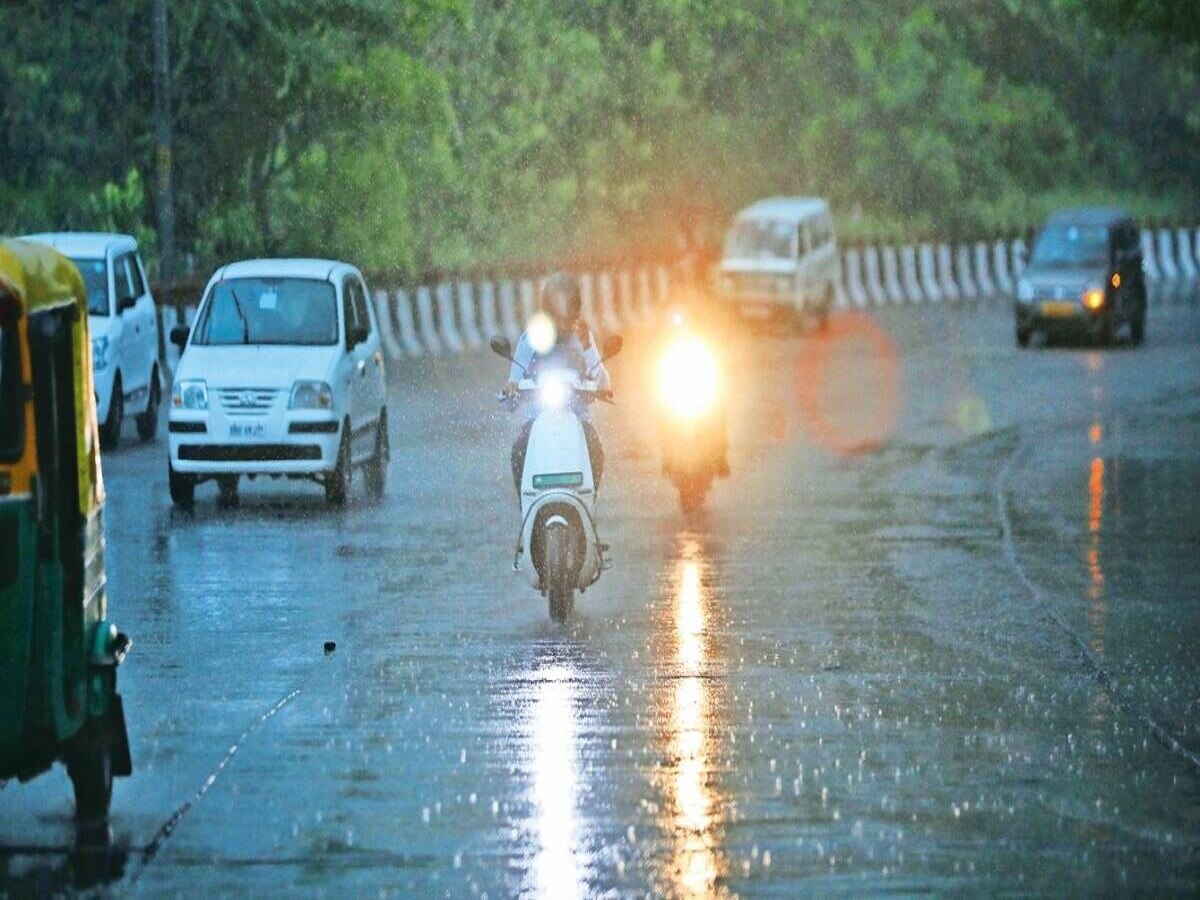 Rain Update: दिल्ली-NCR में बारिश ने बदला मौसम का मिजाज, लेकिन IMD ने किया अलर्ट