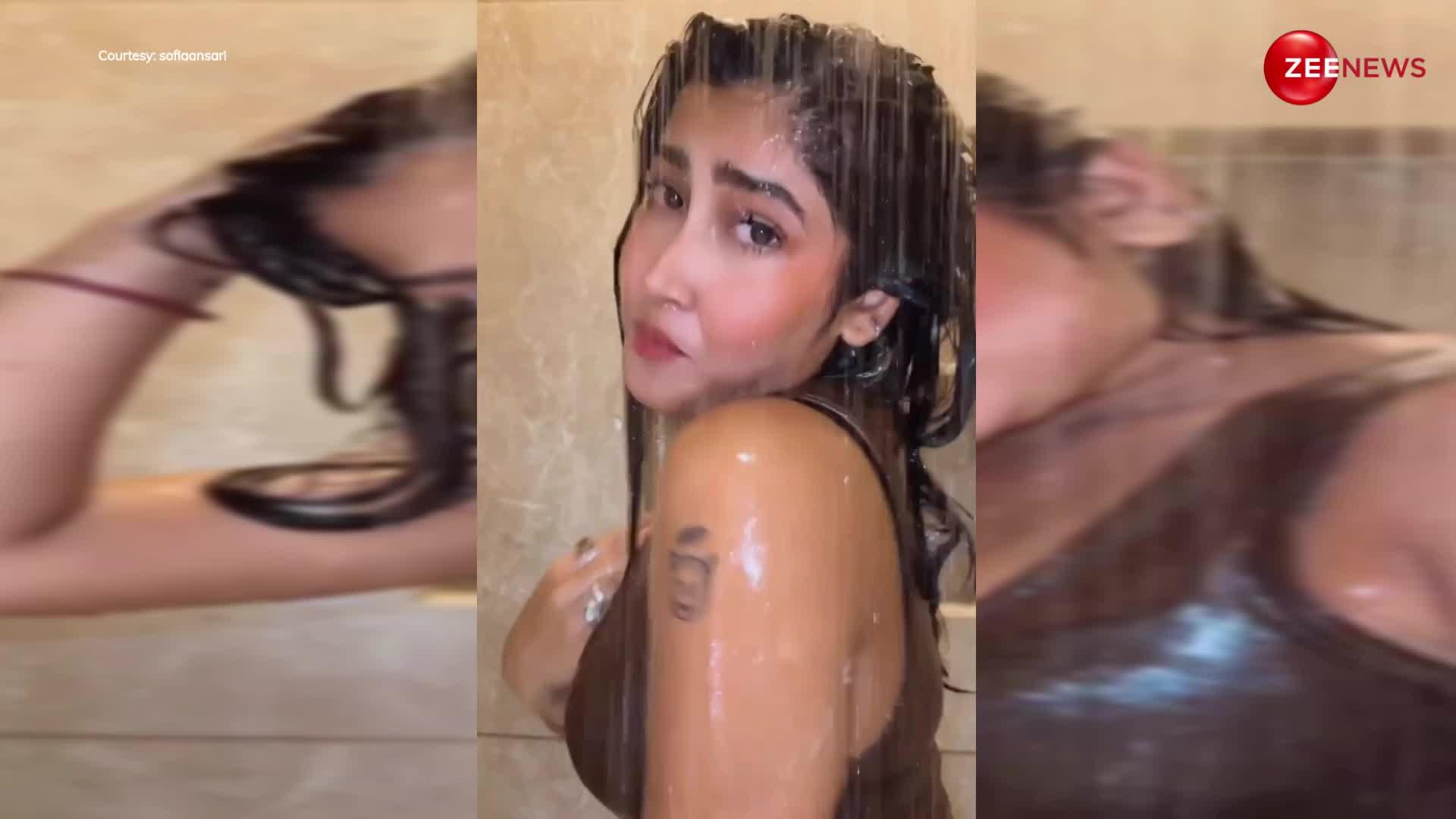 ufff! sofia ansari takes on camera shower looks sexy in bathroom | Sofia  Ansari ने बाथरूम में गीले बालों में बनाई वीडियो, देख लोगों के छूटे पसीने |  Zee News Hindi