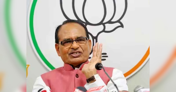 Sidhi Cm Shivraj Singh Chouhan Meet Victim Of Sidhi Tribal Urination Incident Bhopal हमदर्दी 8244