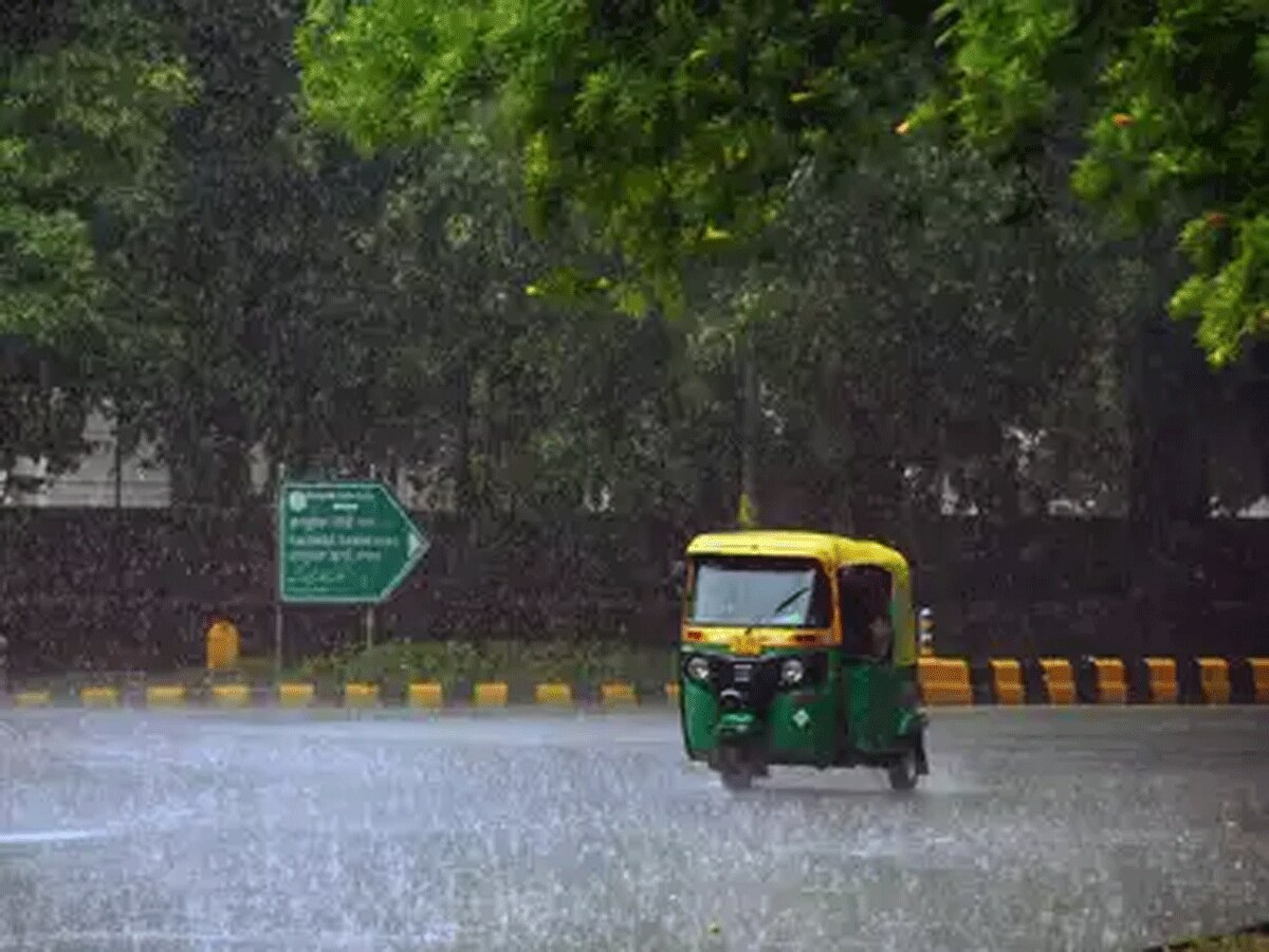 Delhi Weather Update: घर से निकलने से पहले साथ ले लें छाता और रेनकोट, बारिश को लेकर 1 हफ्ते का येलो अलर्ट जारी