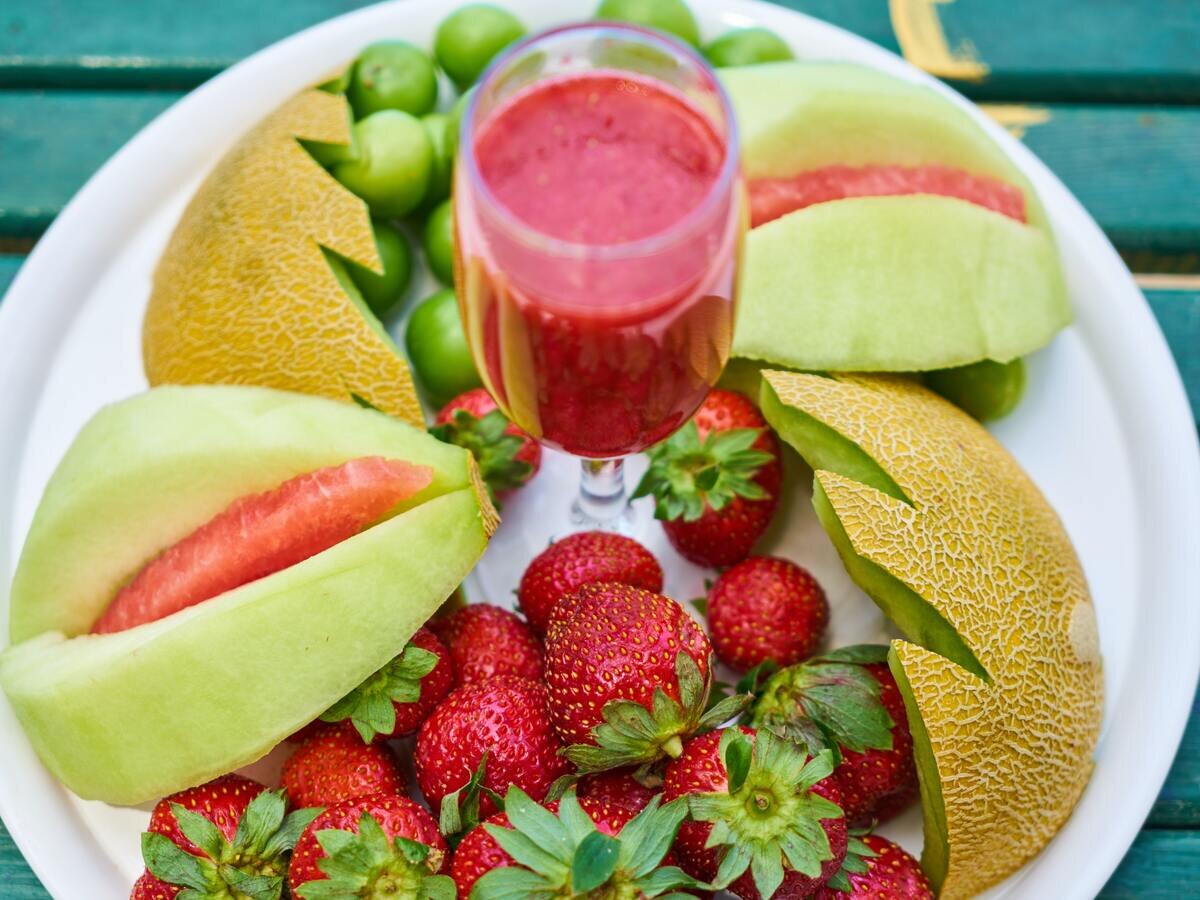 Which is better Eating fruits or drinking Fruit Juice in hindi जानें