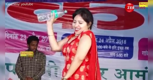 sexy dehati girl make her body wet while dance | लड़की ने डांस करते हुए ...