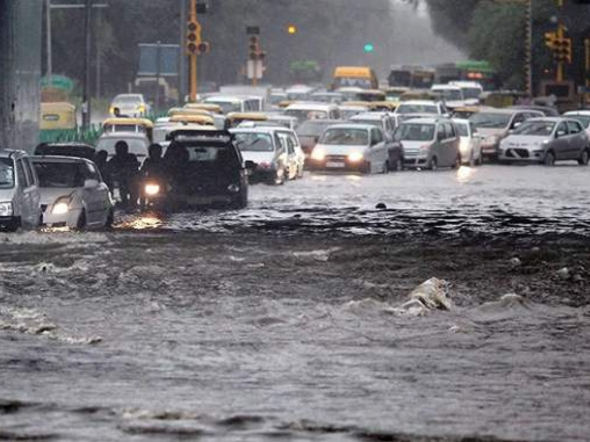 दिल्ली में बारिश ने तोड़ा 20 साल पुराना रिकॉर्ड, रविवार के दिन भी भारी बारिश का जारी हुआ अलर्ट