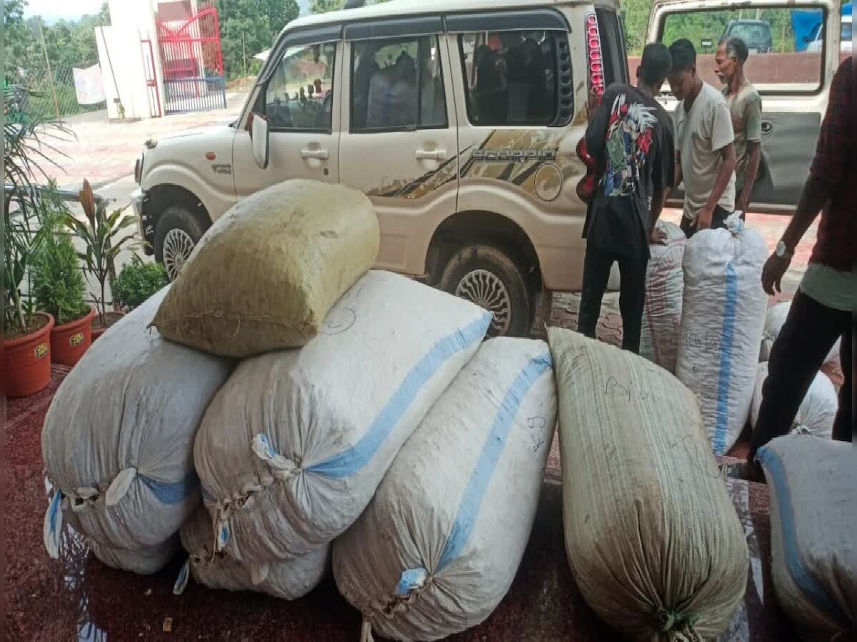 Khunti News: डोडा तस्करी के खिलाफ खूंटी पुलिस की छापेमारी, 16 बोरों में मिली 228.400 किग्रा अवैध अफीम