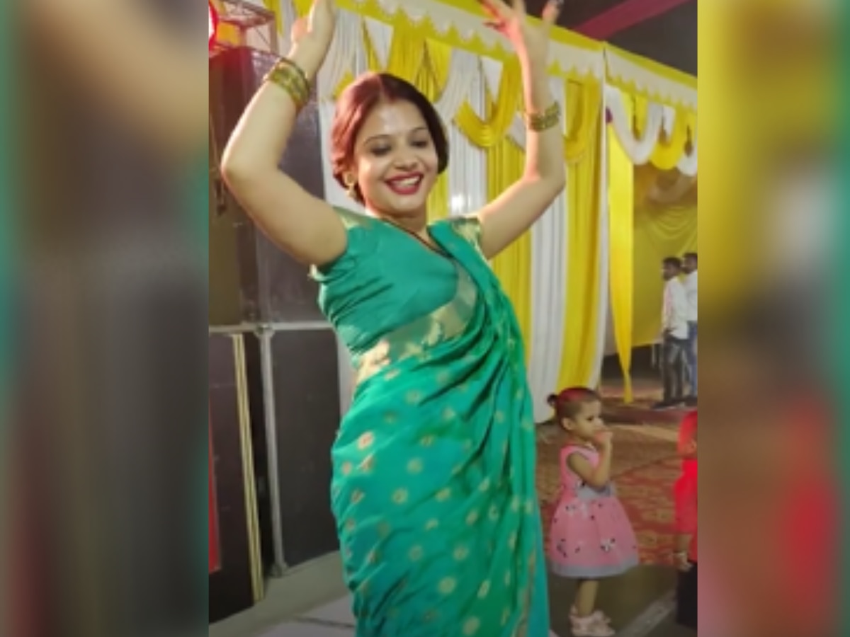 Desi Hot Bhabhi With Thin Waist Danced On Sapna Chaudhary Song Bhabhi