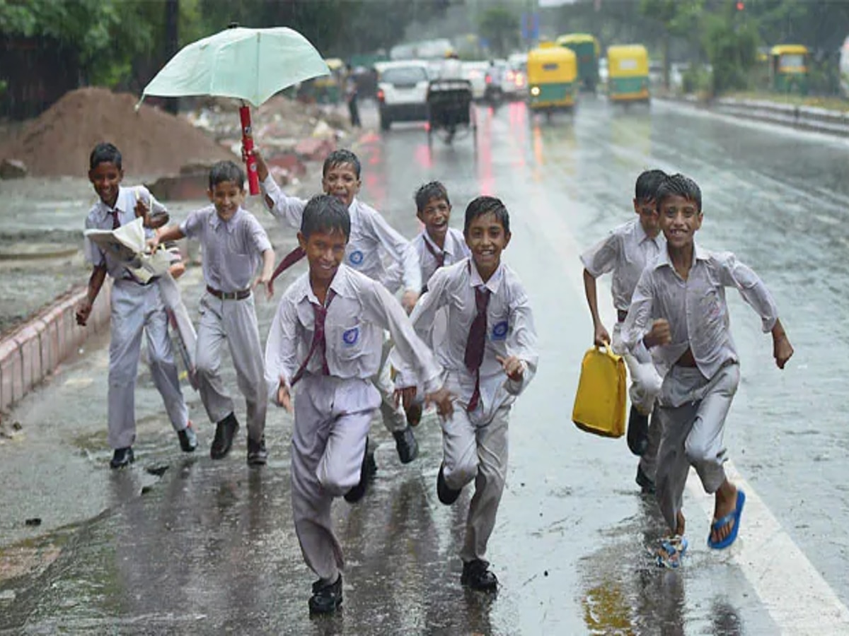 Delhi Schools Closed: भारी बारिश के चलते दिल्ली के स्कूल कल रहेंगे बंद, CM ने दी जानकारी 