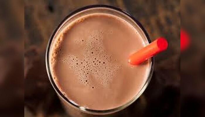 रात को दूध में उबालकर पिएं ये चीज, मिलेंगे 6 अनोखे फायदे 