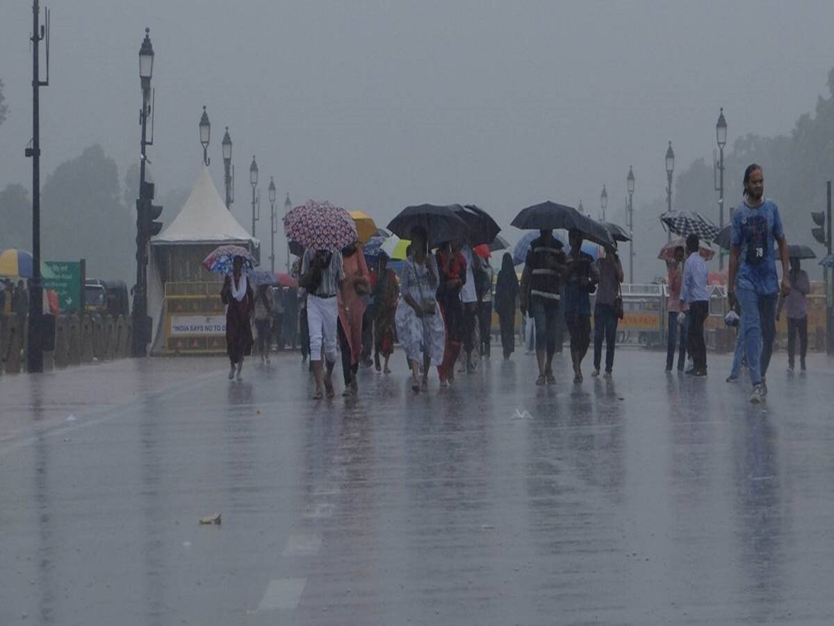 Delhi Rain: दिल्ली में भारी बारिश को लेकर मौसम विभाग का अलर्ट, बाढ़ को लेकर दी ये चेतावनी
